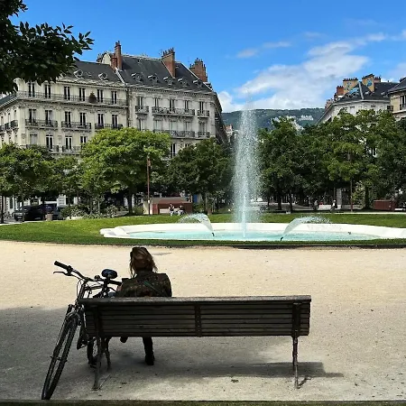 L'atlas De La Bastille Downtown Tram Station *